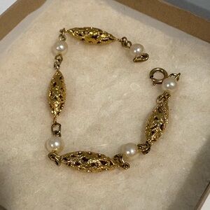 Elegant Gold and Pearl Vintage Bracelet